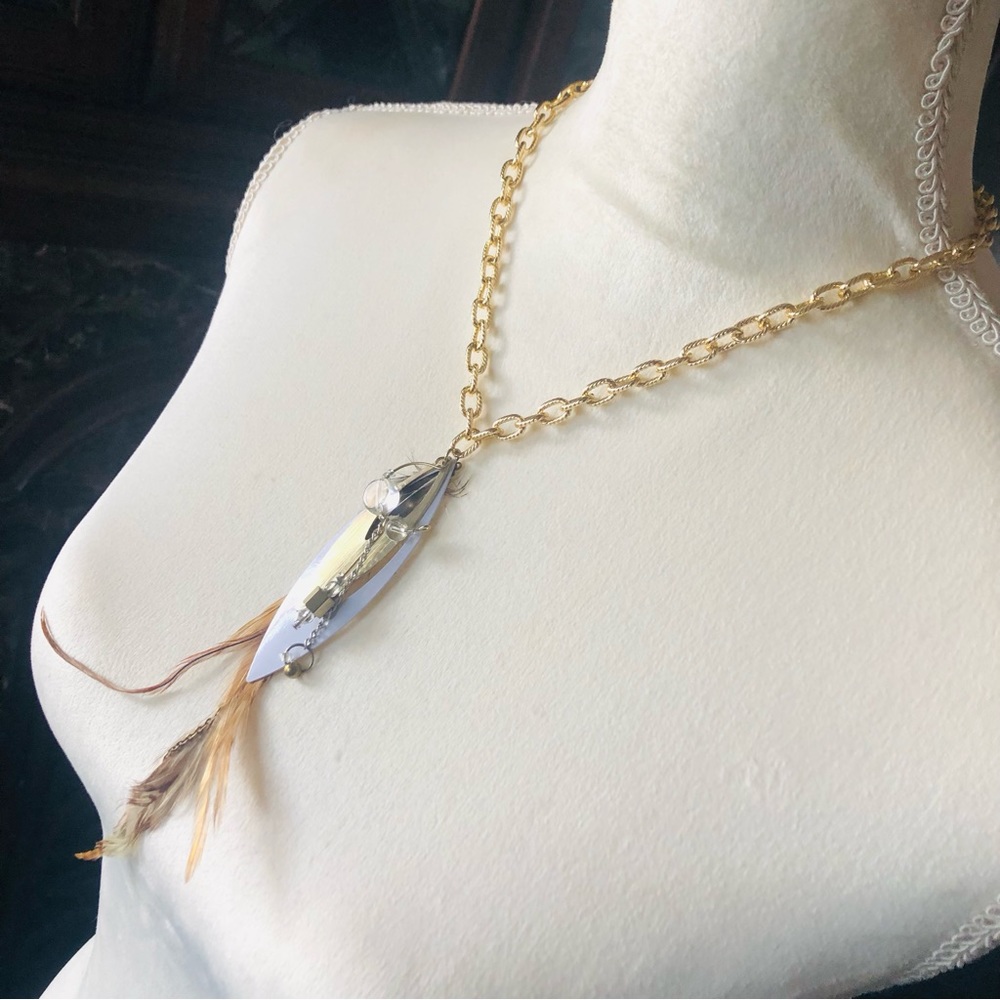 Handcrafted repurpose genuine feather dangle pendant on chain necklace - Picture 4 of 10
